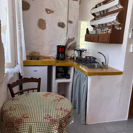 Venduri House 3* Peran Triovasalos